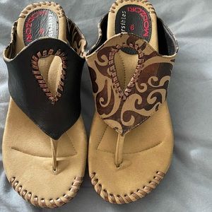 Two styles in one !!! Cute reversible shoe !!!